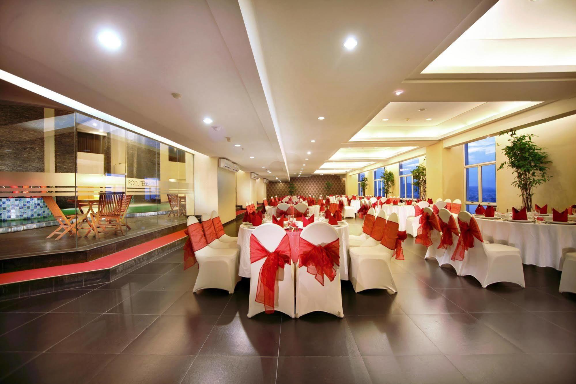 Aston Samarinda Hotel And Convention Center Kültér fotó