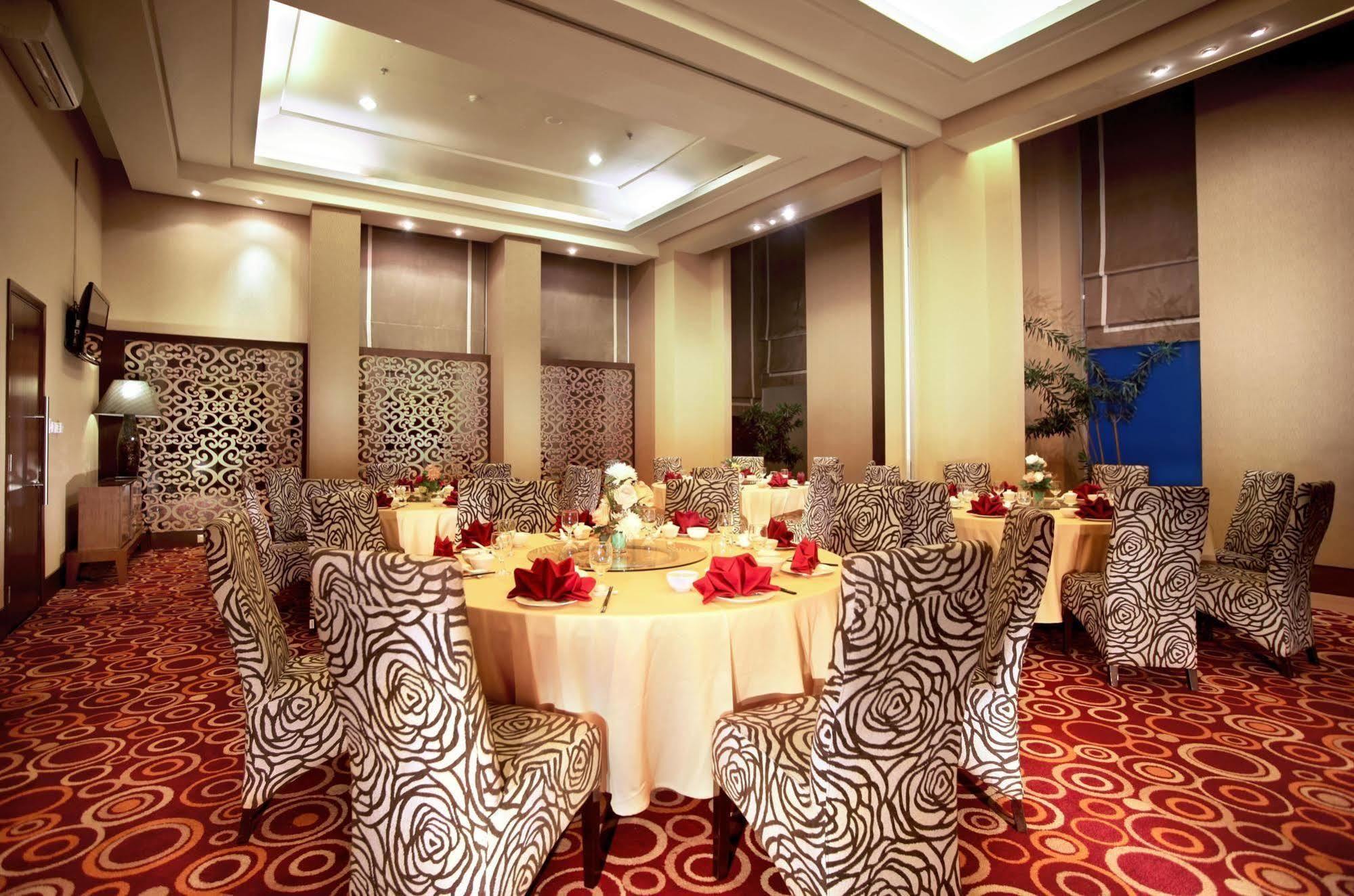 Aston Samarinda Hotel And Convention Center Kültér fotó